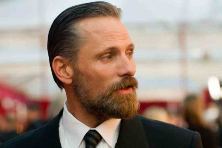 Viggo Mortensen - Full Beard is amazing for a round face.