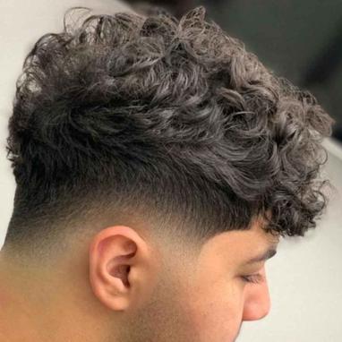 Low fade com risco duplo  Men haircut curly hair, Fade haircut
