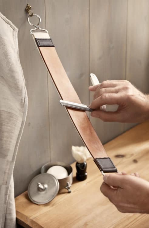 How to sharpen a straight razor with a leather strop