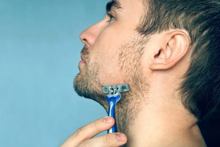 Using a blade razor for shaving a neckbeard
